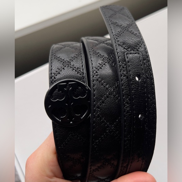 Tory Burch Women's Willa Skinny Quilted Leather Belt 1 inch - Picture 3 of 9